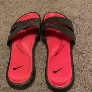 Nike comfort footbed slides